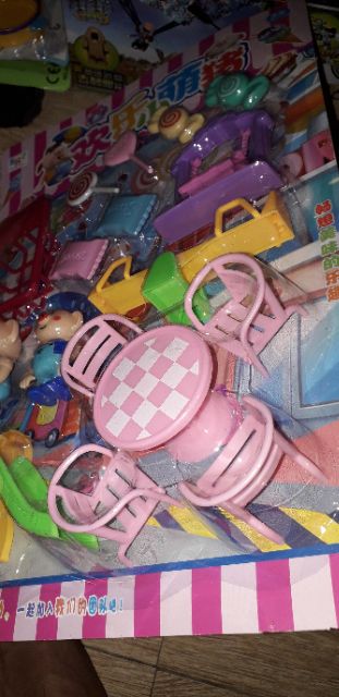 Sét đồ chơi công viên và 2 chú heo bằng nhựa rất đẹp