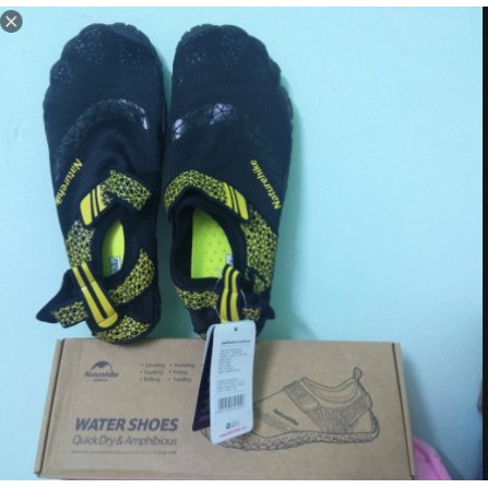 GIÀY ĐI BIỂN CHỐNG TRƠN TRƯỢT NATUREHIKE NH20FS022