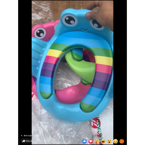 Bệ thu nhỏ bồn cầu - Ghế ngồi toilet mềm mại hình ếch có tay cầm cho bé màu xanh và hồng
