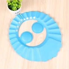 Mũ gội đầu có bịch lỗ tai cho bé.