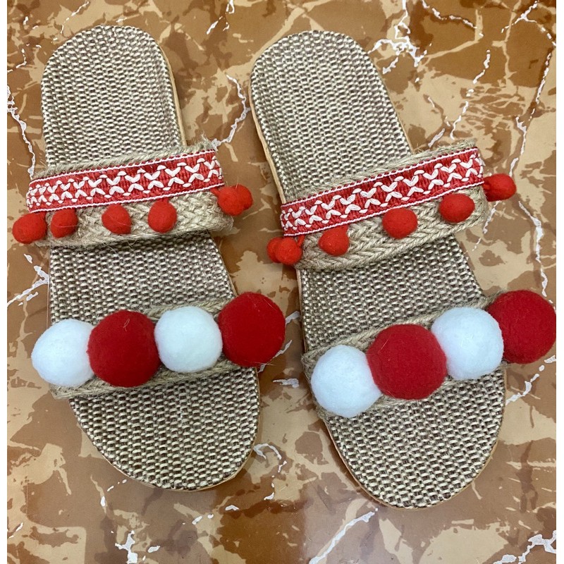 Dép cói tone trắng đỏ phối viên pompom