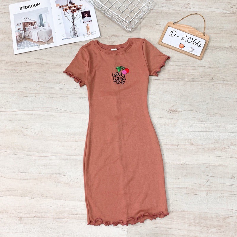 Đầm thun ôm body thêu hình