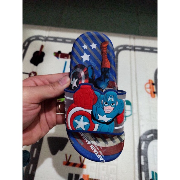 Dép lê đội trưởng mỹ cho bé