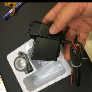 Đồng hồ LED đo Volt kèm sạc điện thoại