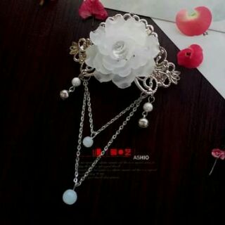 Cài trước trán cổ trang
