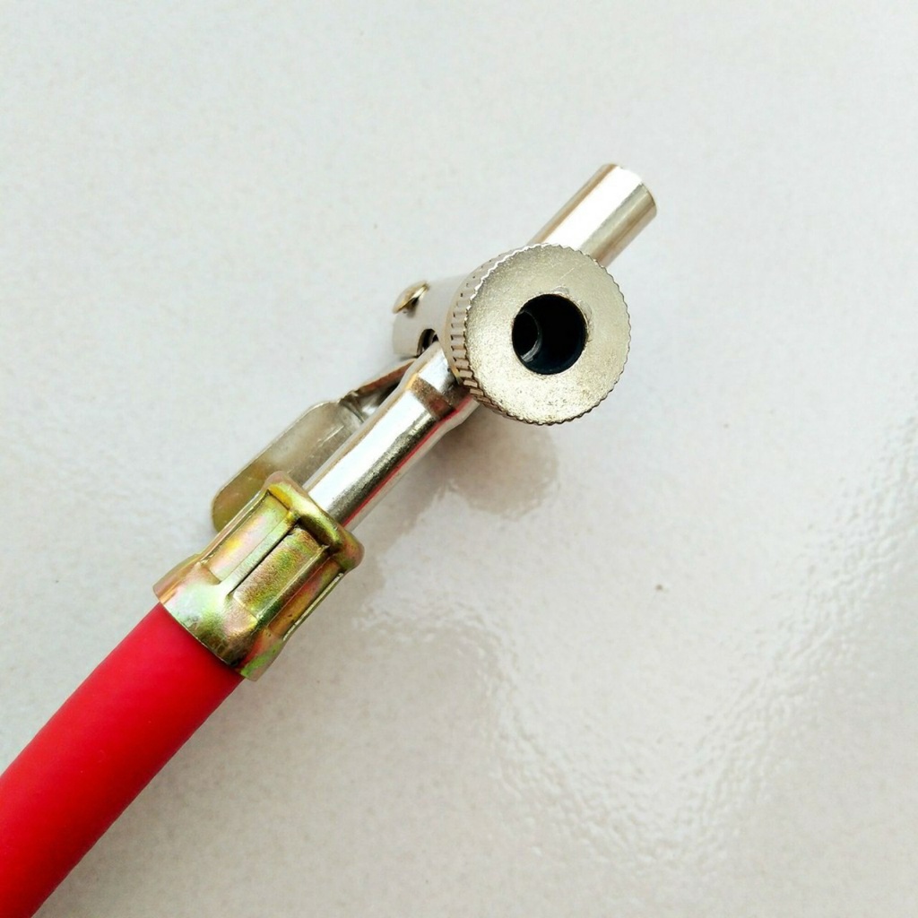 Dụng cụ hút hơi chân không trong săm xe ô tô