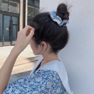 Cột tóc tiểu thư phong cách Vintage