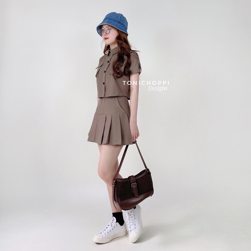 Set áo sơmi tay ngắn và chân váy xếp ly to - ToniChoppi