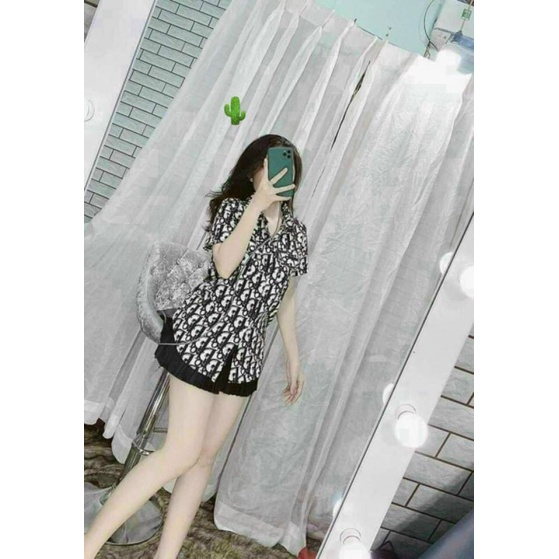 Áo sơ mi nữ tay ngắn họa tiết Dior, chất vải kate lụa mềm mát cho nàng cân nặng dưới 52kg