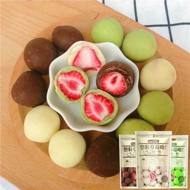 KẸO SOCOLA BỌC DÂU TÂY SẤY LẠNH