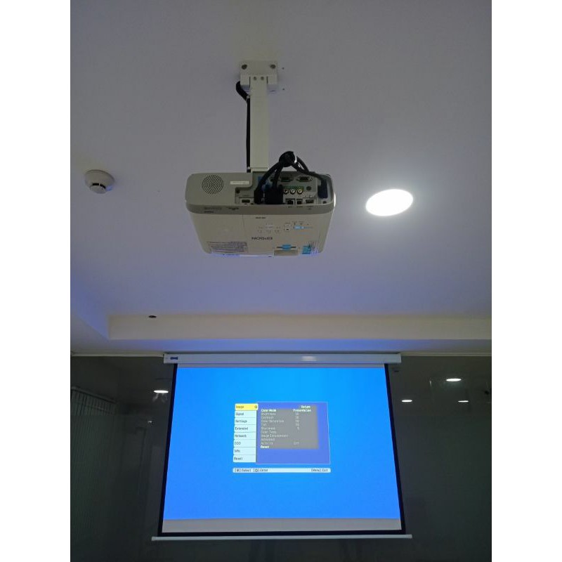 Màn chiếu treo tường kéo tay 100 inch