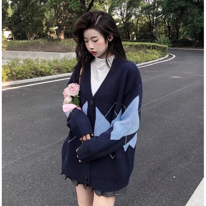 KHOÁC CARDIGAN Ô TRÁM GIỮA HÀN QUỐC