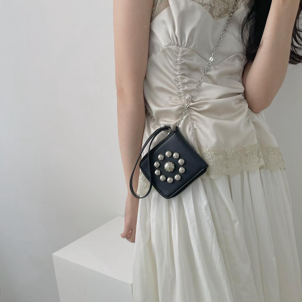 Túi đeo chéo phối dây xích kiểu dáng thời trang