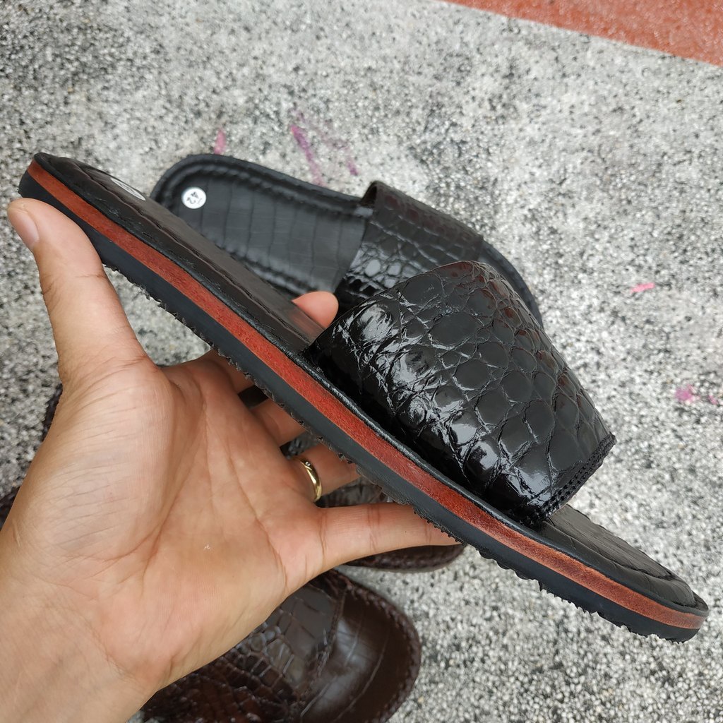 Dép ngang da bụng cá sấu rất đẹp!