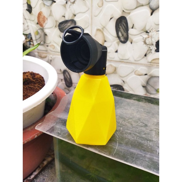 Bình phun bọt tuyết rửa xe máy .