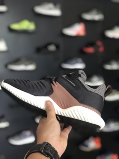 Giày thể thao alphabounce beyond 2m