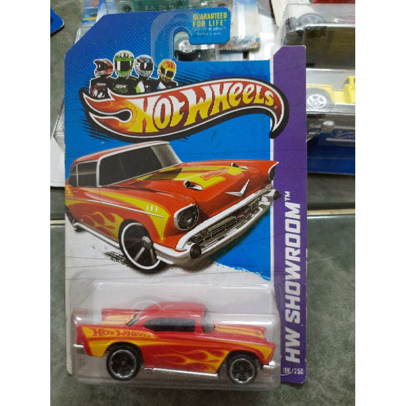 xe Hot Wheels 1957 Chevy màu cam