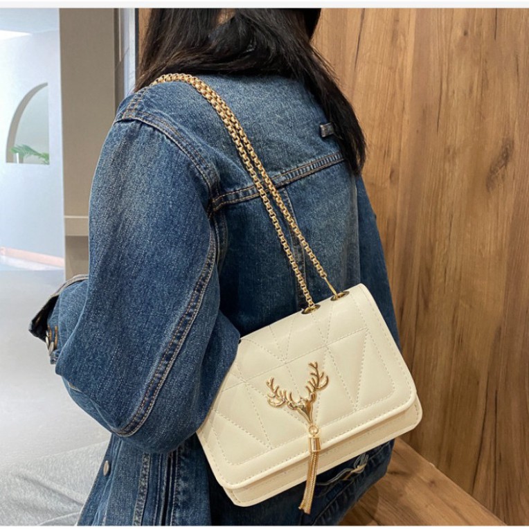 Túi đeo chéo nữ trần trám Đính Hoạ Tiết Tuần Lộc