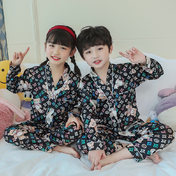 Bộ Đồ Ngủ Tay Dài Chất Lụa In Họa Tiết Dễ Thương Cho Bé