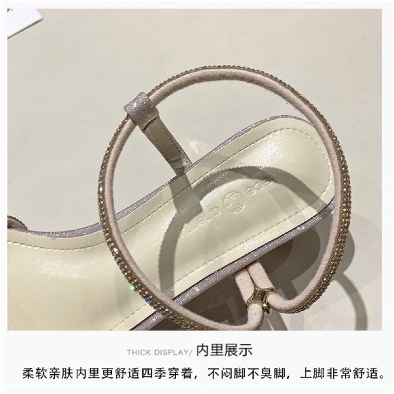 Giày cao gót mũi vuông hot trend 2021