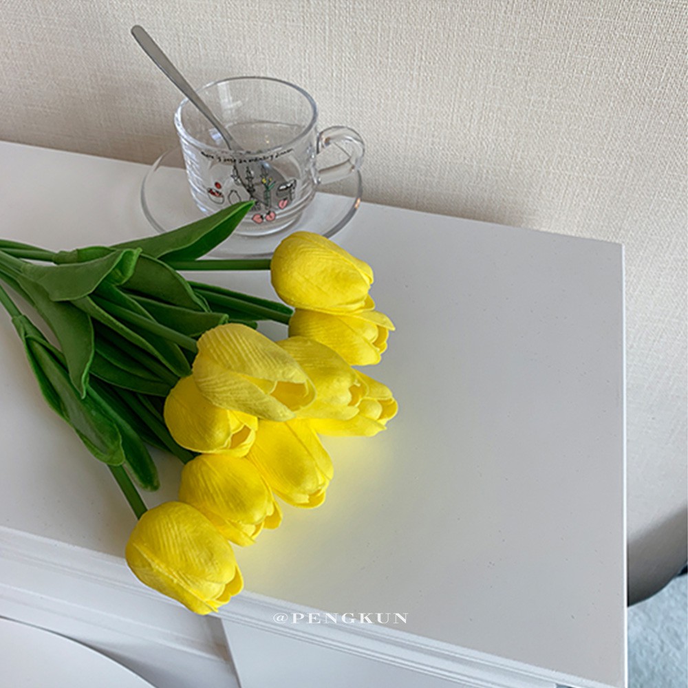 Cành hoa tulip giả trang trí nội thất đẹp mắt