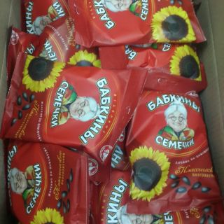 1 thùng hướng dương Bà Già Nga 30 gói 100g date t6/2024