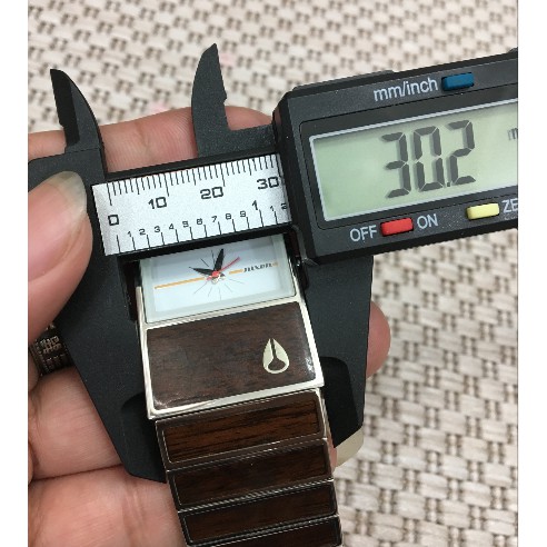 Đồng hồ Unisex Nixon Quartz - Kiểu dáng độc đáo