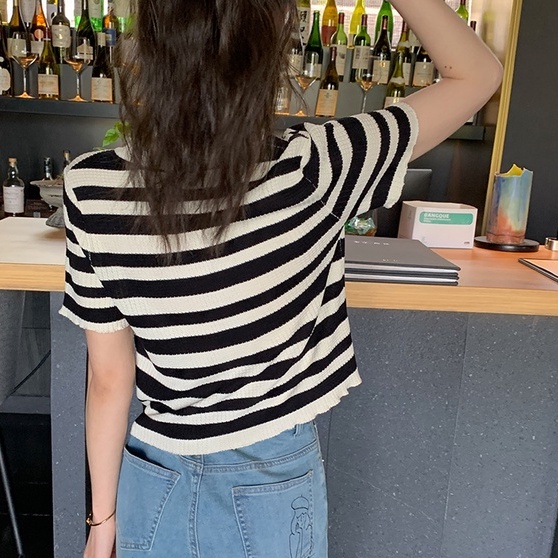 Áo Dệt Kim Tay Ngắn Cổ Chữ V Kẻ Sọc Ngang Trẻ Trung Hợp Thời Trang