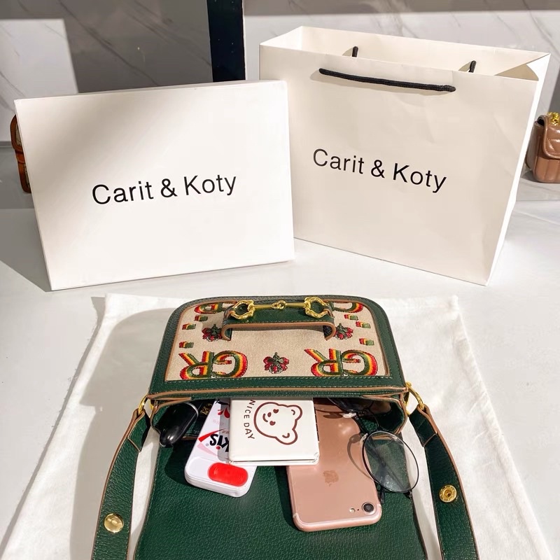 Túi xách đeo chéo hoạ tiết GR chính hãng nhà Carit & Koty