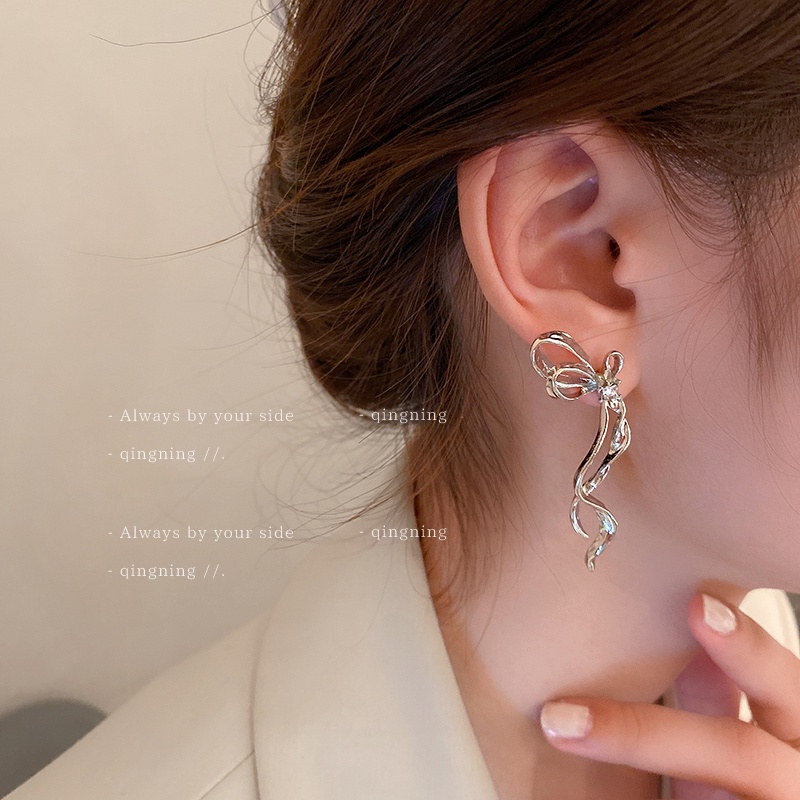 DREJEW Bông Tai Kim Loại Hình Bướm Đính Đá Phối Tua Rua Độc Đáo Thời Trang Hàn Quốc Cho Nữ
