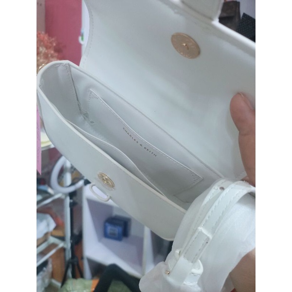 Túi trắng đi tiệc