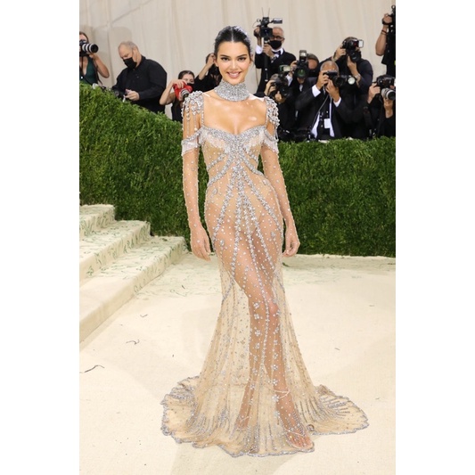 Đầm Met Gala giống Kendall Jenner năm 2021