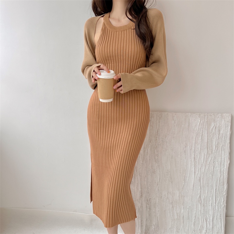 Đầm Dệt Kim Hai Dây Ôm Dáng Với Áo cardigan Dài Tay
