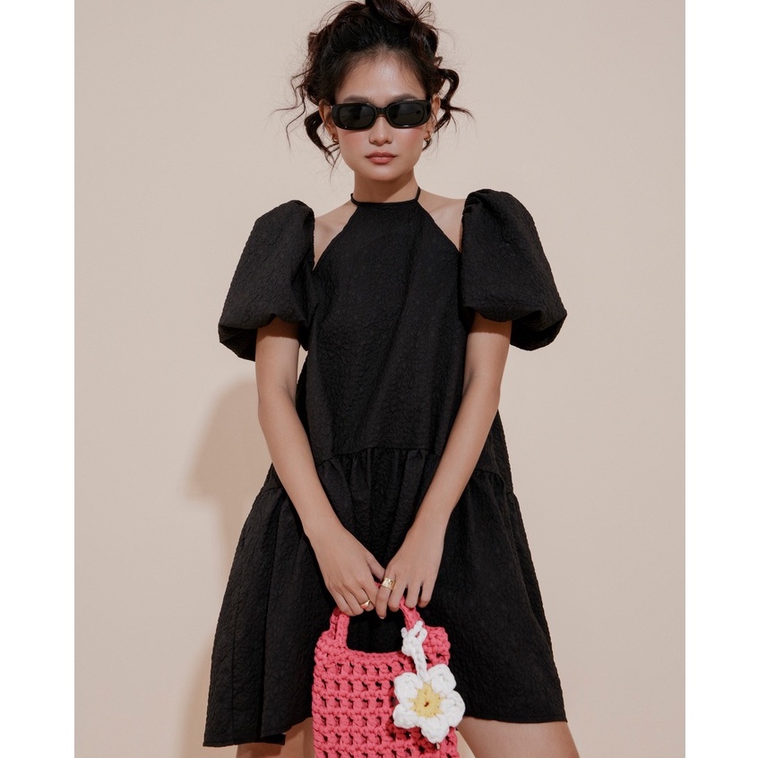 Váy đen Fabric Holic cổ yếm tay phồng