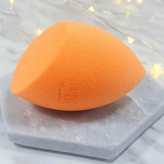 Bông Mút Trang Điểm Real Techniques By Sam & Nic Miracle Complexion Sponge (Mẫu mới)