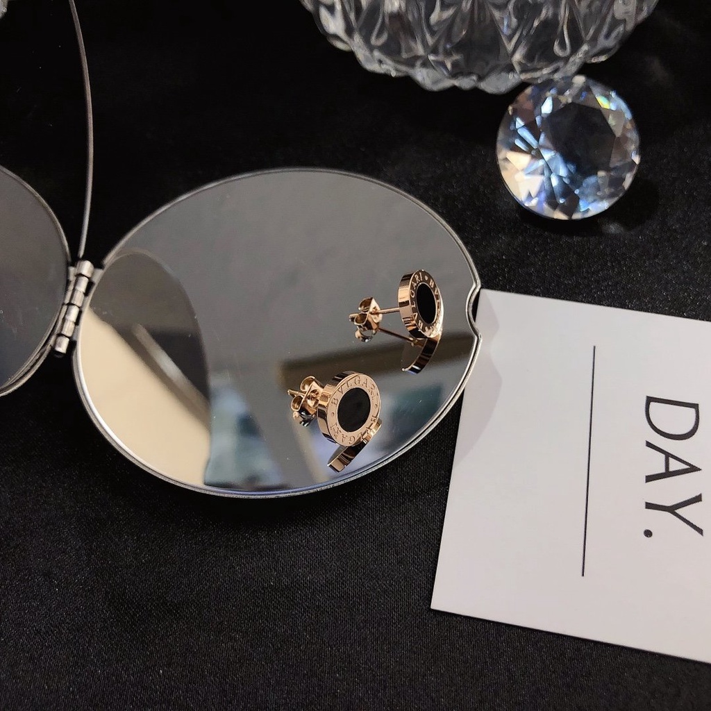 Khuyên Tai Tròn Bằng Thép Titan In Logo Chữ Thời Trang Dành Cho Nữ