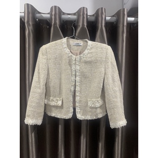 Áo khoác Amy store size M form bé
