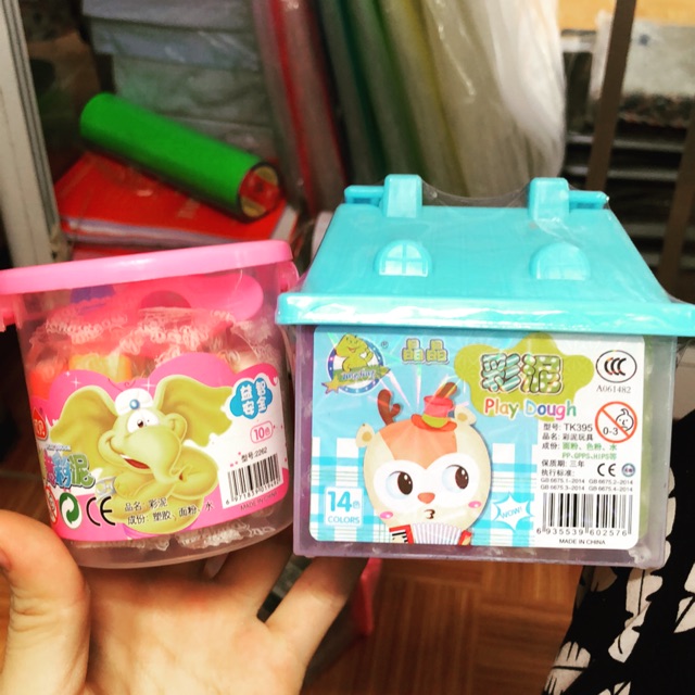 Hộp đất nặn cho bé