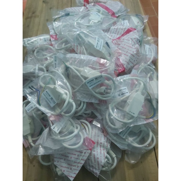 Dây chống giật bình nóng lạnh ariston .