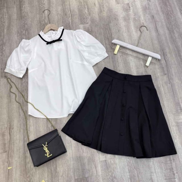 Chân váy dáng xòe cúc bọc dễ thương | BigBuy360 - bigbuy360.vn