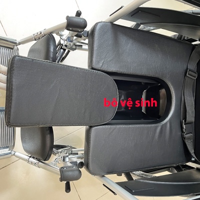 Xe lăn có bô vệ sinh ngả nằm Lucass X72 khung nhôm, bánh đúc