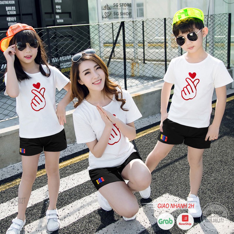 Áo gia đình bắn tim dễ thương màu trắng thun cotton dày dặn GD402T DONGPHUCSG