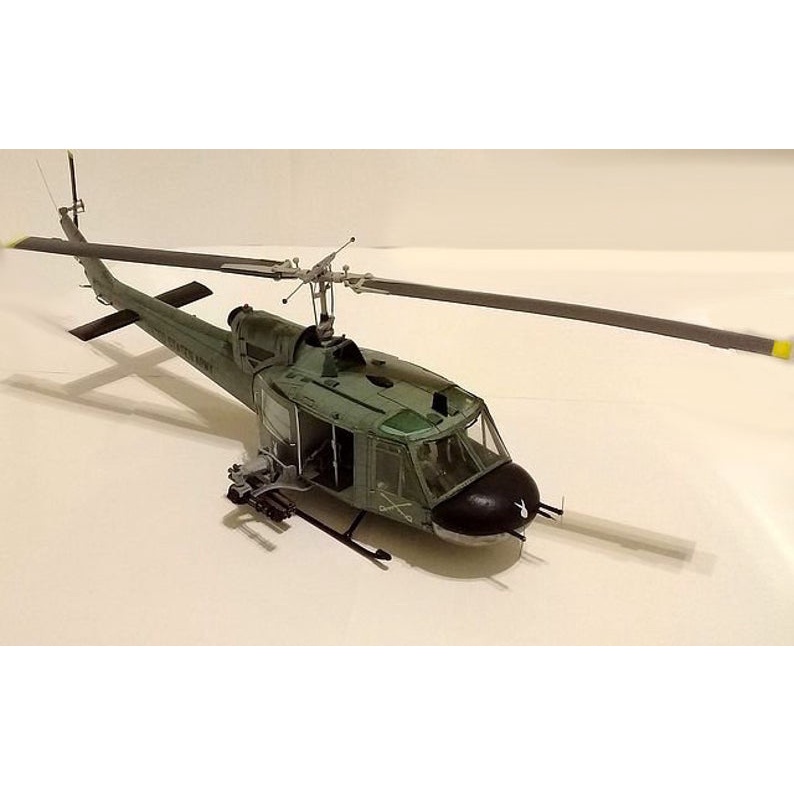 Bộ kit mô hình giấy 3D Máy bay trực thăng
Bell UH-1 Iroquois