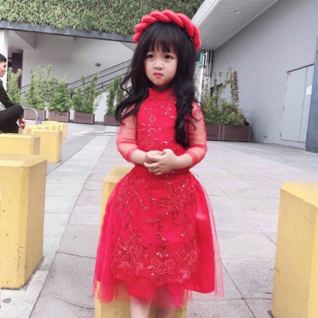 Ao dai cho be gai diên tet mang cuc iu.