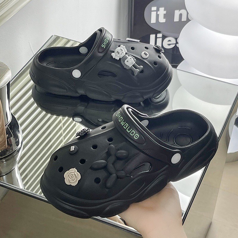 Dép Cross nữ Showbudo cao 4cm, Sục nữ độn đế kèm Sticker chất liệu Eva Hottrend 2022