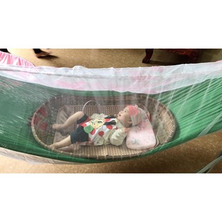 Màn chống muỗi cho bé khi ngủ nôi.