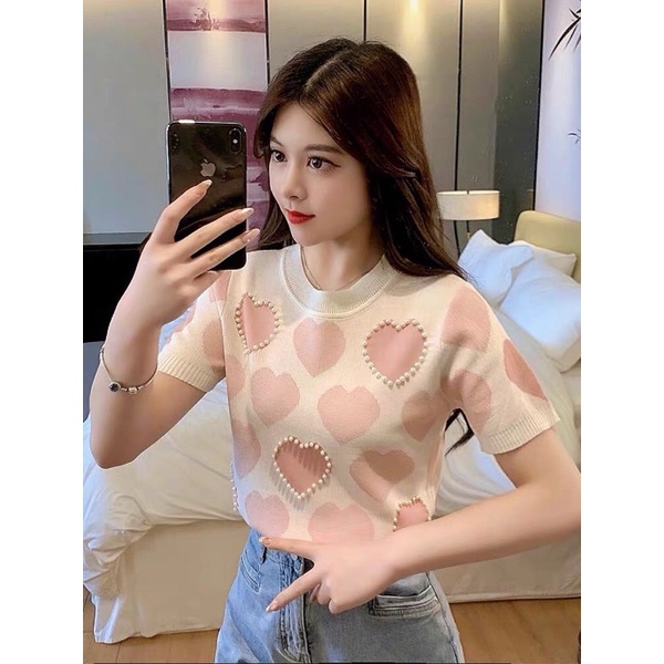 Áo len hình trái tim đính trai