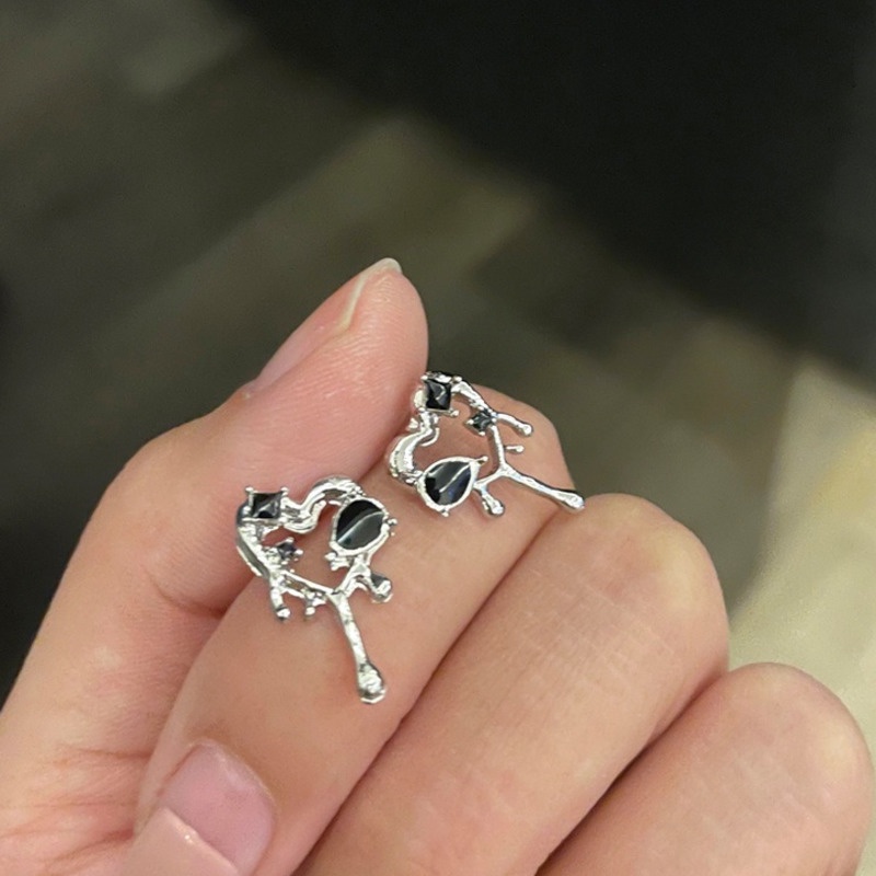 Khuyên Tai Hình Trái Tim Phong Cách Hàn Quốc Thời Trang Cá Tính