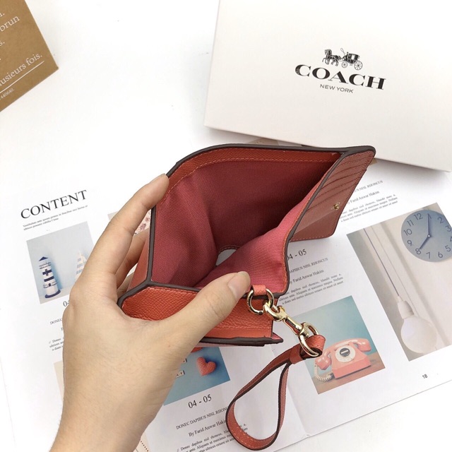 VÍ COACH FLAP PHONE SIZE TRUNG