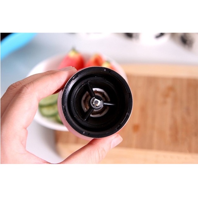 Dụng cụ xay tiêu cầm tay